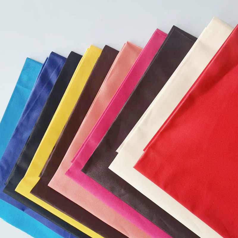 TMIE-08-1-2 85GSM 125 ซม. สวมใส่สบายเสื้อและผ้าซับในโพลีเอสเตอร์ 100% มีสีต่างๆให้เลือกย้อมผ้า Poplin โพลีเอสเตอร์ขัดเงา